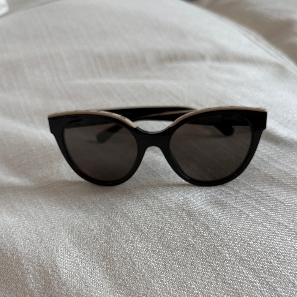 CHANEL Black and tan Sunglasses - Picture 2 of 10